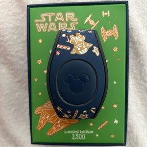 Gingerbread Chewbacca Merry Force Be With You Star Wars Disney LE MagicBand